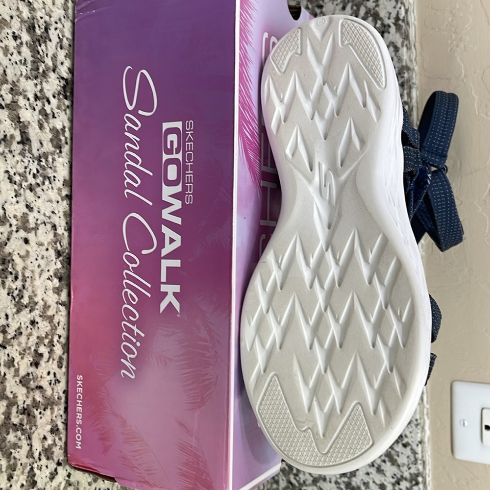 Skechers sandals - Picture 4 of 9